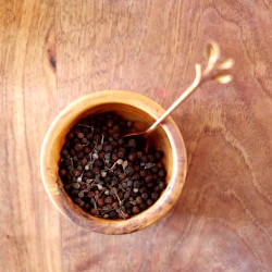 poivre noir sauvage de madagascar en grains bio voantsiperiphery poivre noir sauvage de madagascar en grains bio voantsiperiphery
