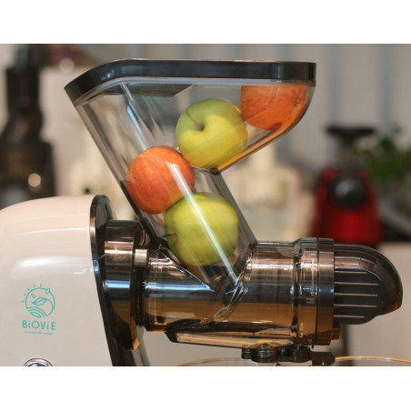 Juice Me up, simple, puissant, basse vitesse, fait passer des fruits entiers Juice Me up, simple, puissant, basse vitesse, fait passer des fruits entiers