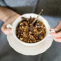 Rohkakao-Müsli, bio, gesund, ausgewogenes Frühstück Rohkakao-Müsli, bio, gesund, ausgewogenes Frühstück