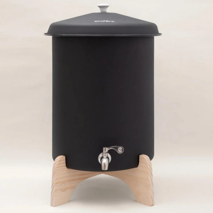 Wooden stand for Ecofiltro 20L: Natural and durable water purifier