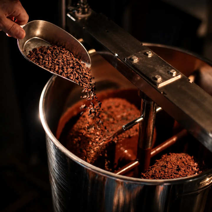 Tavoletta di castagne e pezzi di fave, cacao crudo bio | Biovie