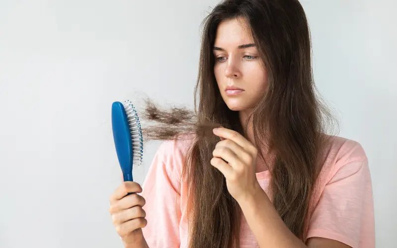Soin des cheveux à l'huile de ricin