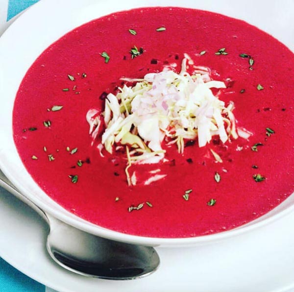 Borscht crudo vegano: la ricetta di barbabietola cruda in 10 minuti