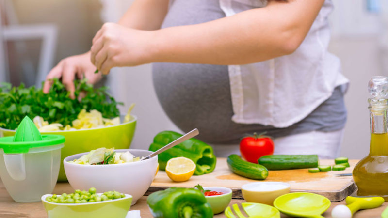 Quale alimentazione scegliere durante l'allattamento?