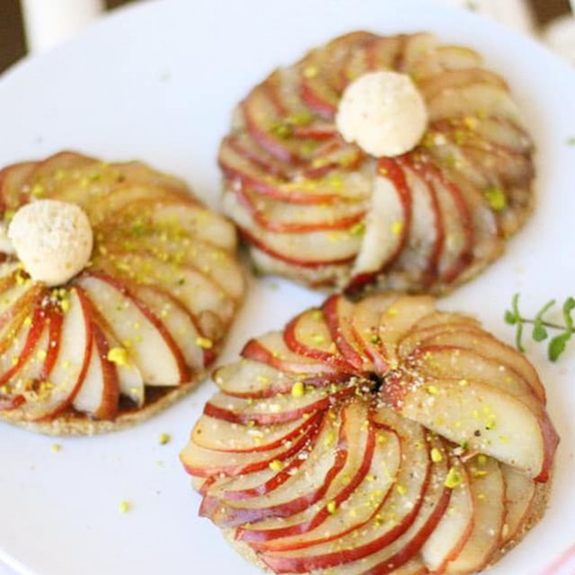 Recept voor peren-kokostaart met Braziliaanse notencrème