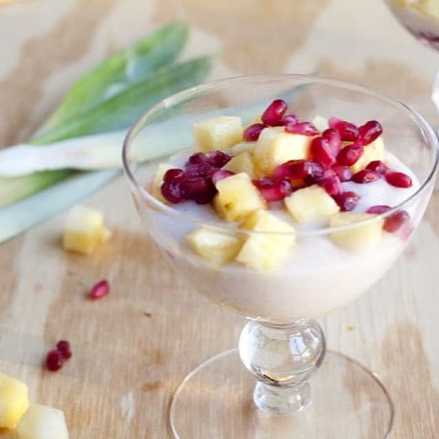 Yogur vegetal casero sin yogurtera: la receta de coco y granada con deshidratador