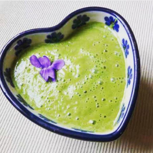Zuppa cruda di lattuga: una ricetta veloce, fresca e rivitalizzante