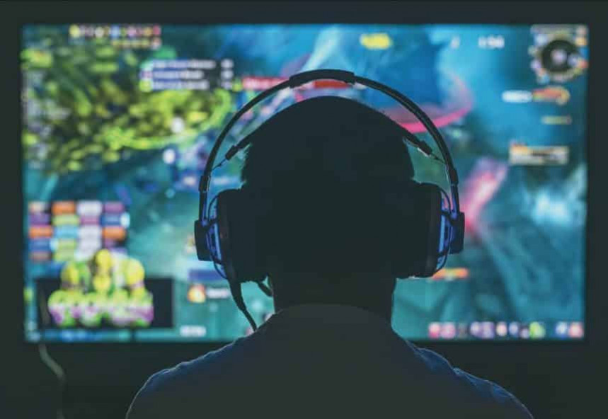 Wie reagiert das Gehirn eines Teenagers auf Kampf-, Schieß- und Kampfvideospiele?