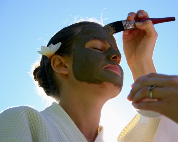 4 recepten voor maskers met groene klei