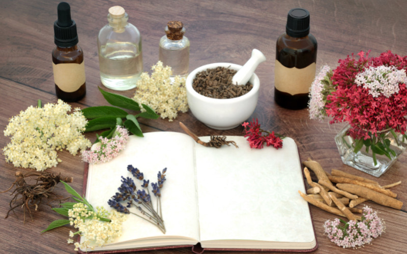 I trattamenti naturali per alleviare la menopausa