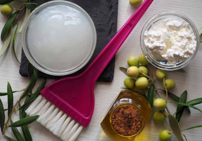 Zelfgemaakte haarmaskers: 9 natuurlijke recepten voor alle haartypes