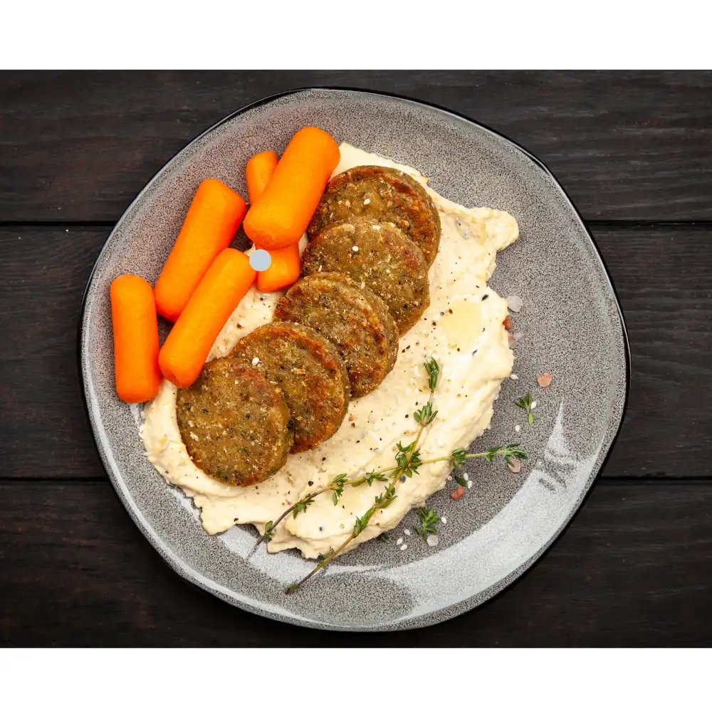 Rohkost-Falafel mit Karotte, cremige Tahinisauce