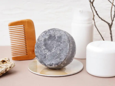 Shampoing sans sulfate : commencez par le ghassoul 